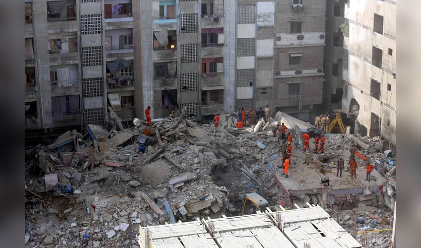 (100620) PAKISTAN-KARACHI-BUILDING-COLLAPSE-DEATH TOLL