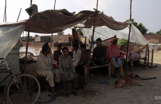 (120914) Lahore: Raging monsoon floods