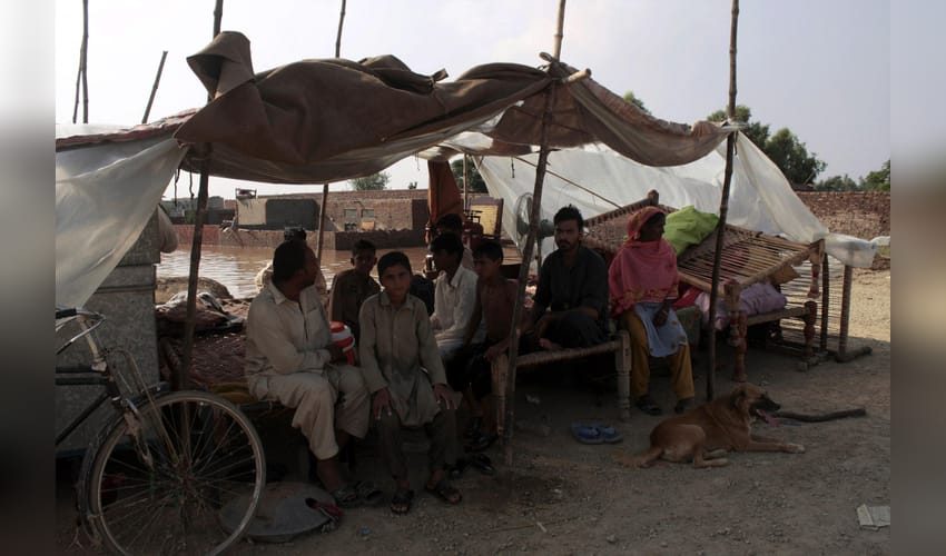 (120914) Lahore: Raging monsoon floods
