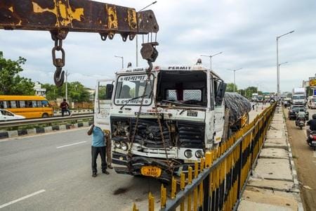 8 killed, 23 injured as pickup van carrying labourers collides with truck in MP 