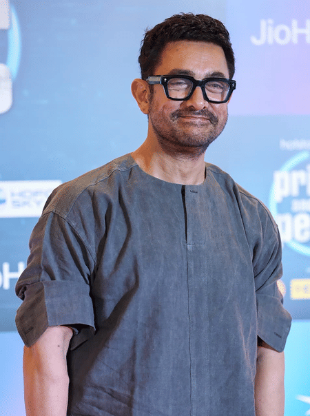 Aamir Khan’s son Azad cries as actor carries pet after their return from pet clinic