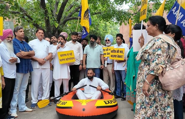 AAP protests over poor drainage, bad roads in Chandigarh