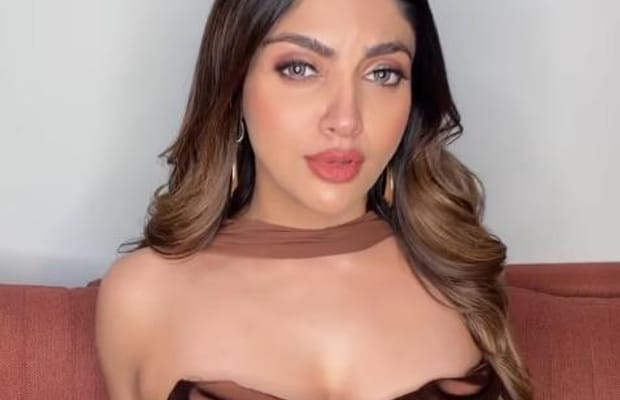 Akansha Puri claims actors being offered money to be part of protest rallies