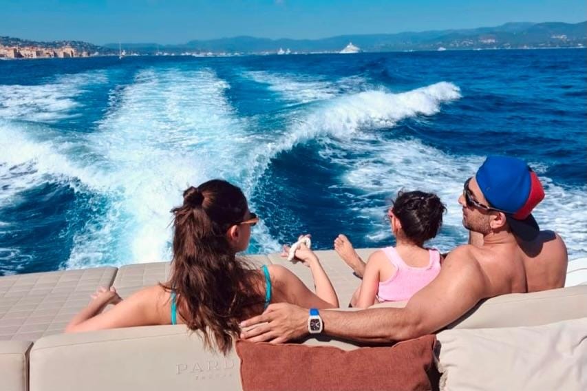 Alia Bhatt's 'good old days' include  chilling with Ranbir & Raha amidst the sea