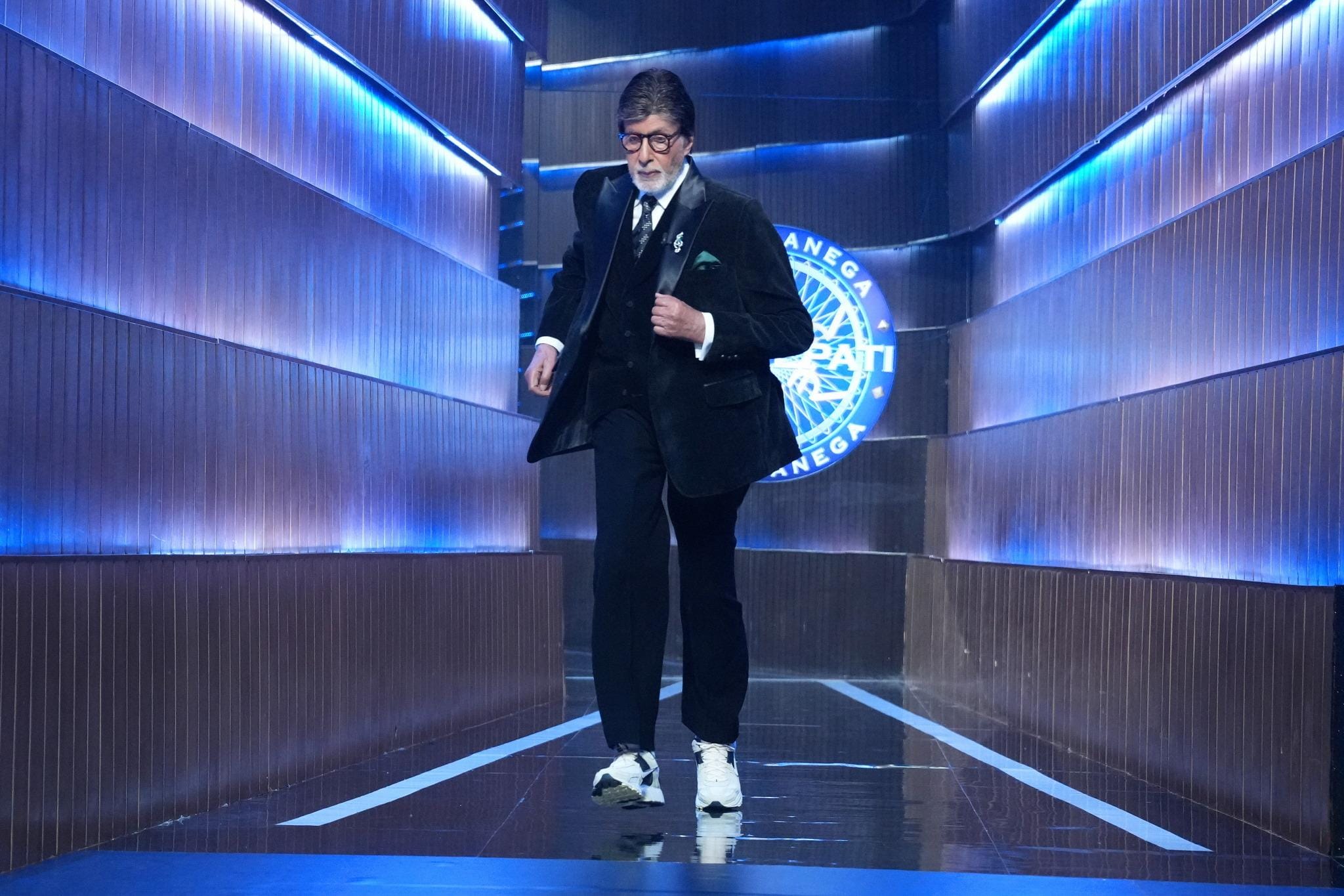 Amitabh Bachchan says he is working relentlessly to 'learn & grow more'