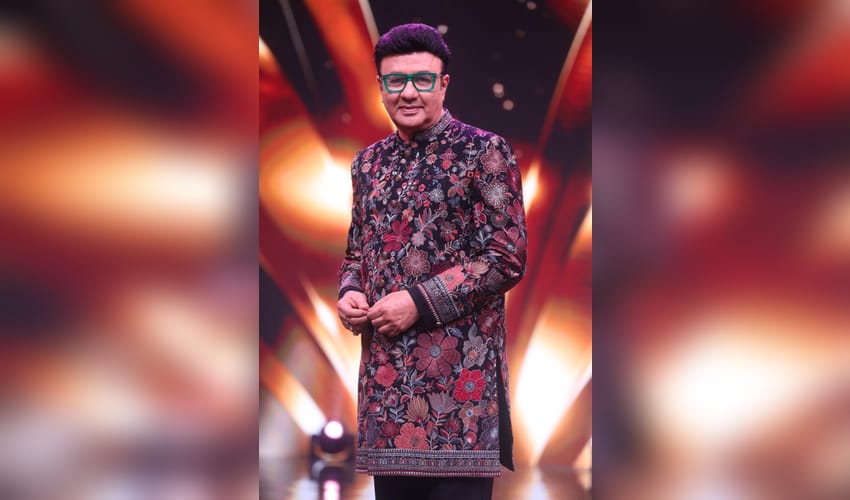 Anu Malik applauds Kumar Sanu for 'Sambhala Hai Maine': 100 chand laga diye