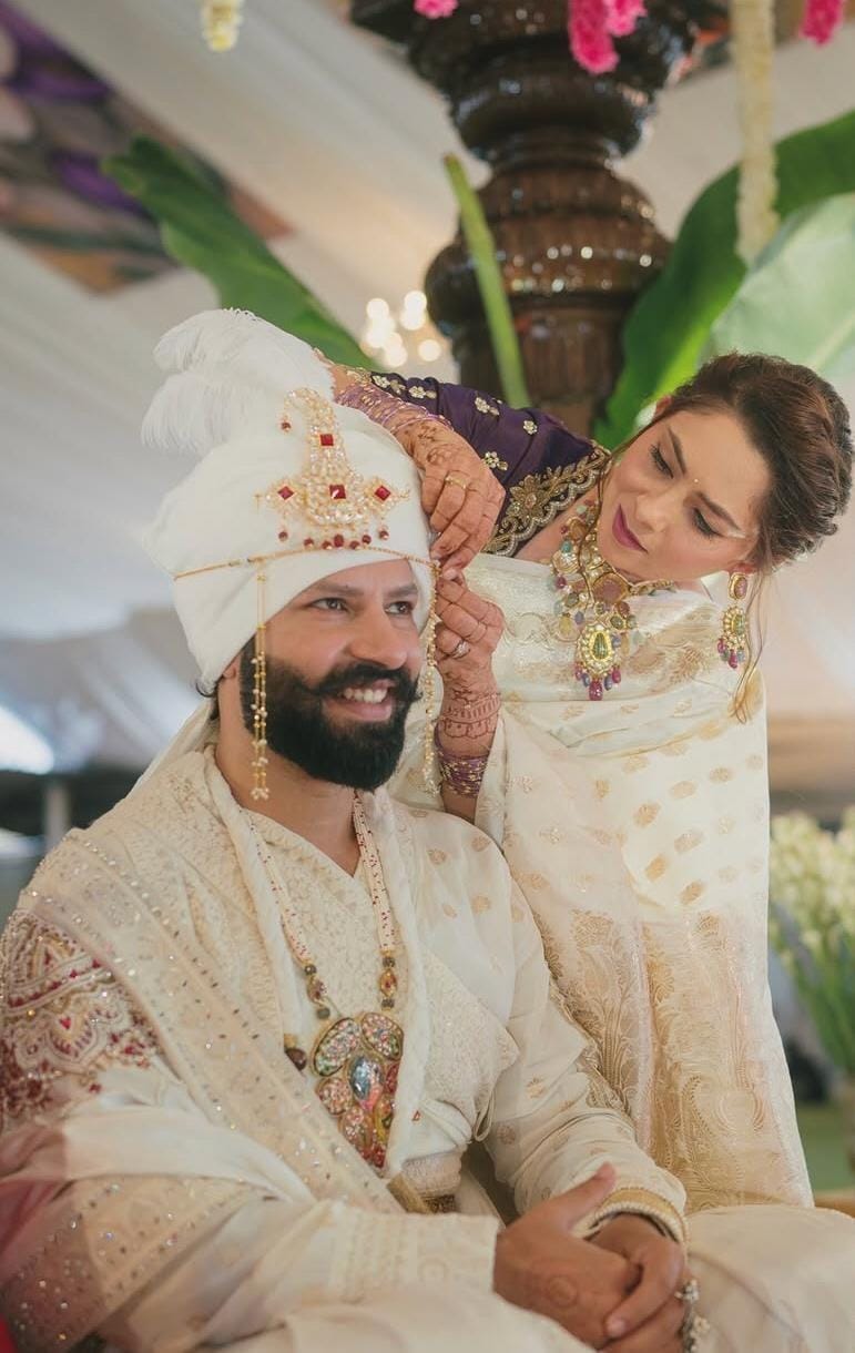 'Apsara Aali' fame Sonalee Kulkarni fulfils groomsmaid duties, welcomes Punjabi SIL to her Marathi family 