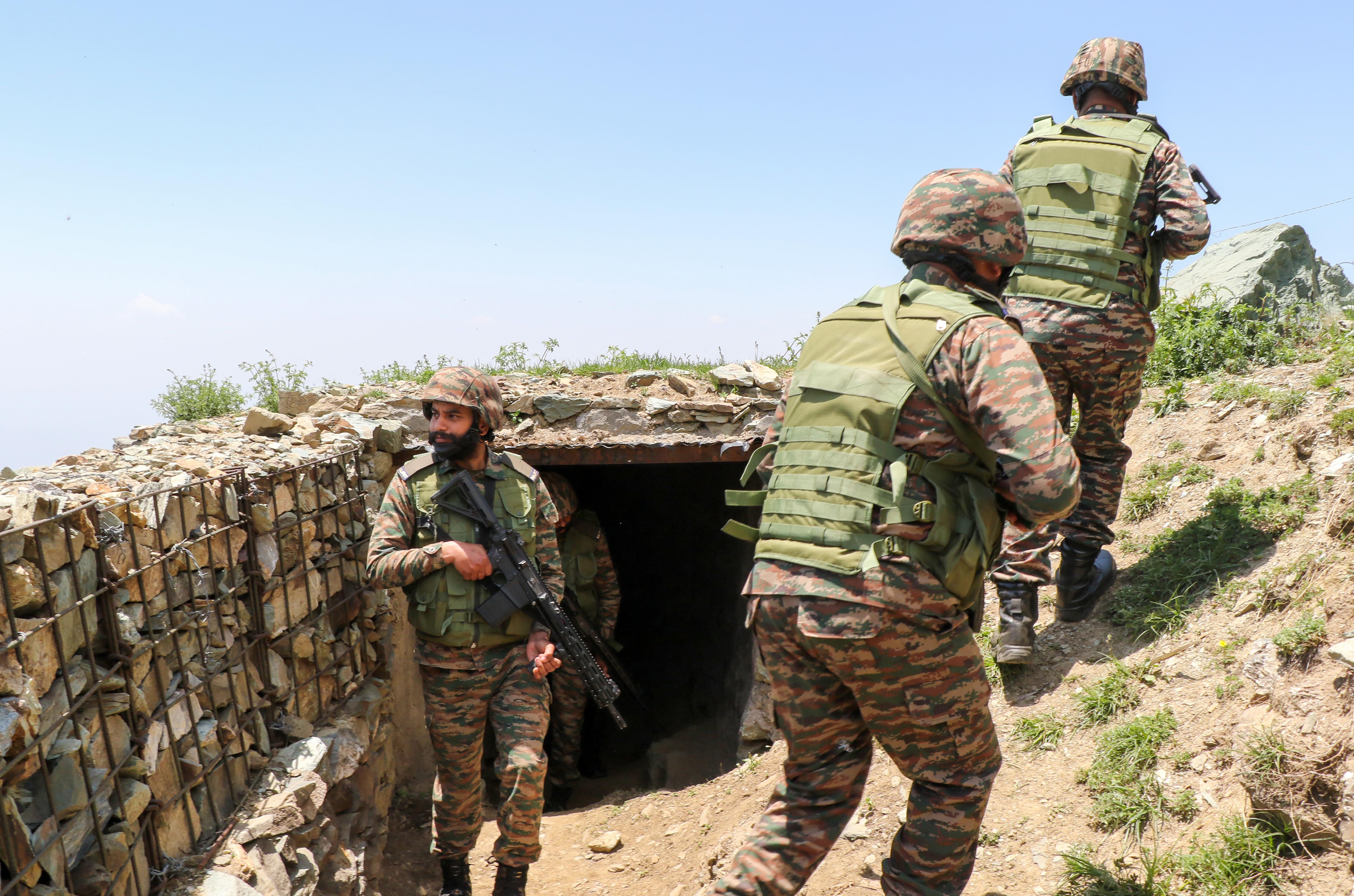 Army showcases preparedness along LoC in Poonch 