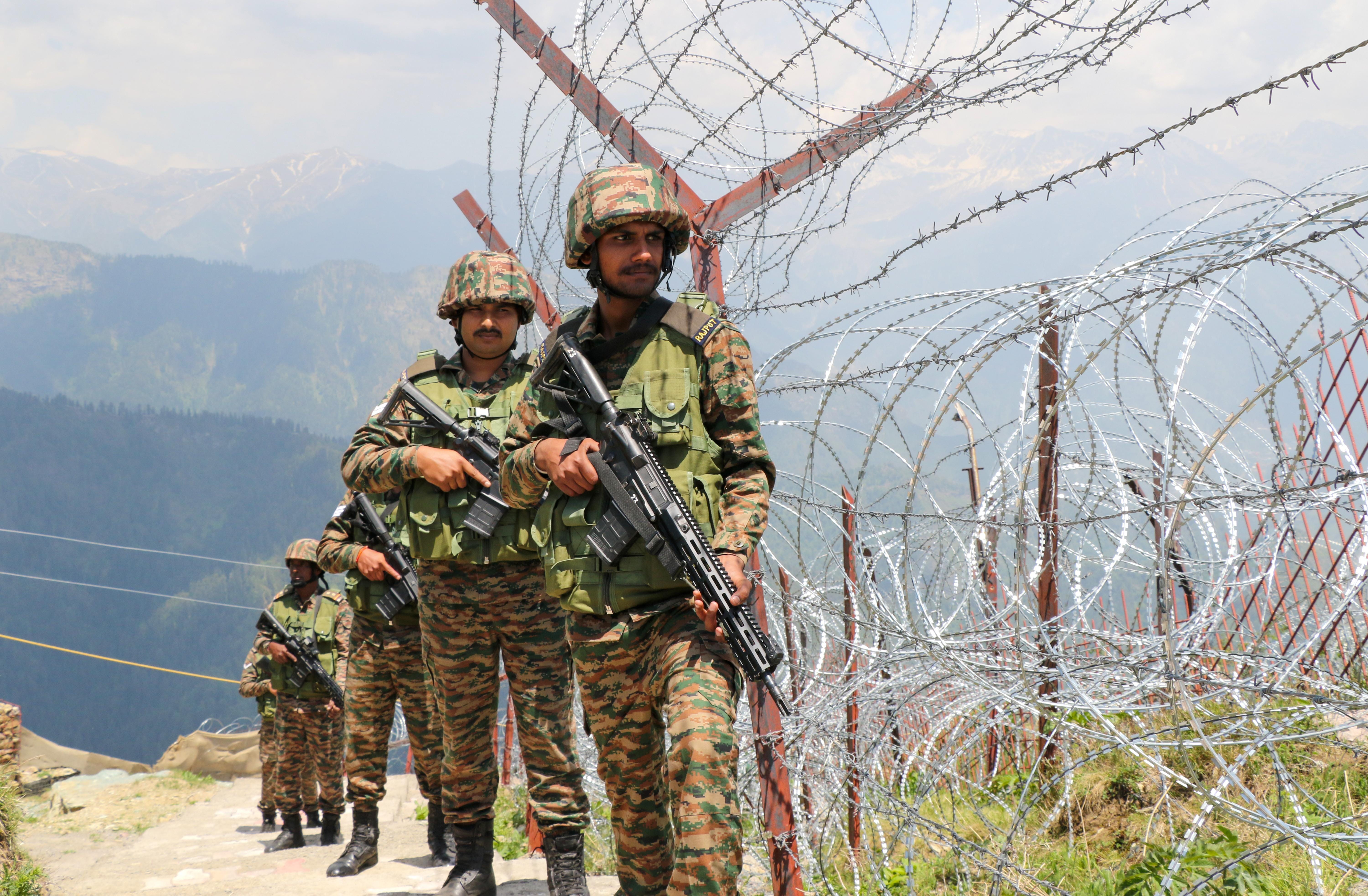 Army showcases preparedness along LoC in Poonch 