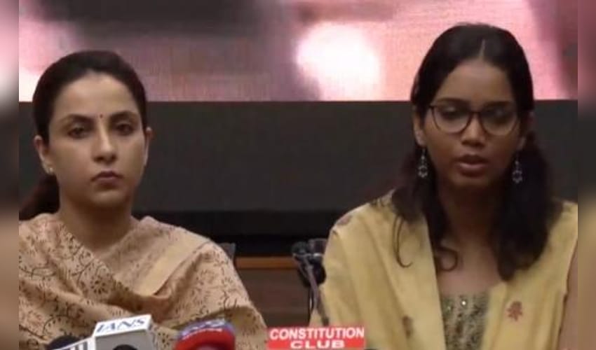 Attacked with stones, shoes, flower pots: Families of injured Delhi cops on Jantar Mantar protest violence