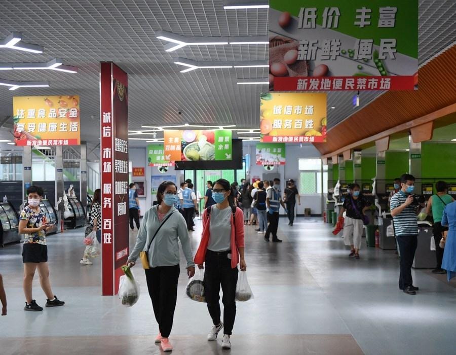 Beijing,Customers shop,shop,vegetable market,China