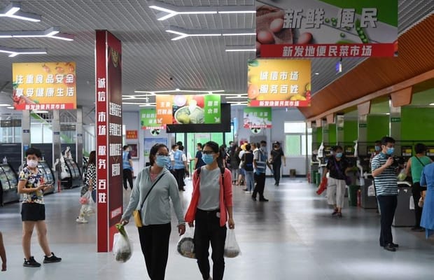 Beijing,Customers shop,shop,vegetable market,China