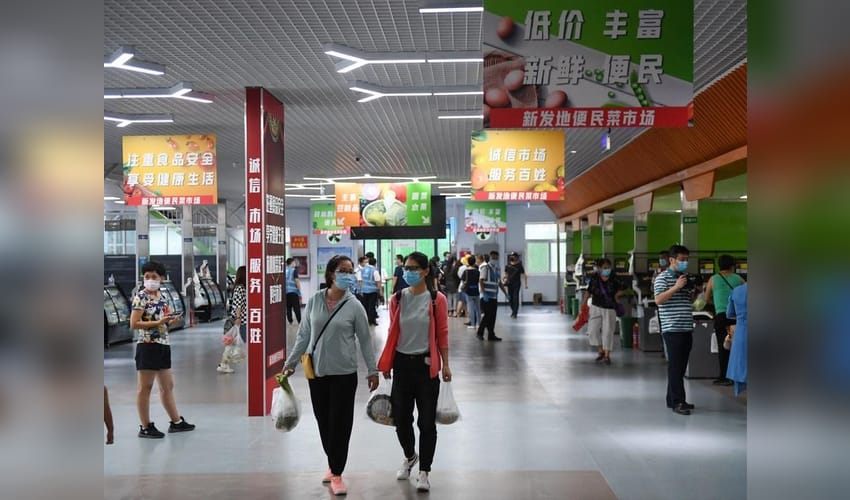 Beijing,Customers shop,shop,vegetable market,China