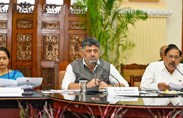 Bengaluru: CM D.K. Shivakumar reviews drought situation with DCs and CEOs