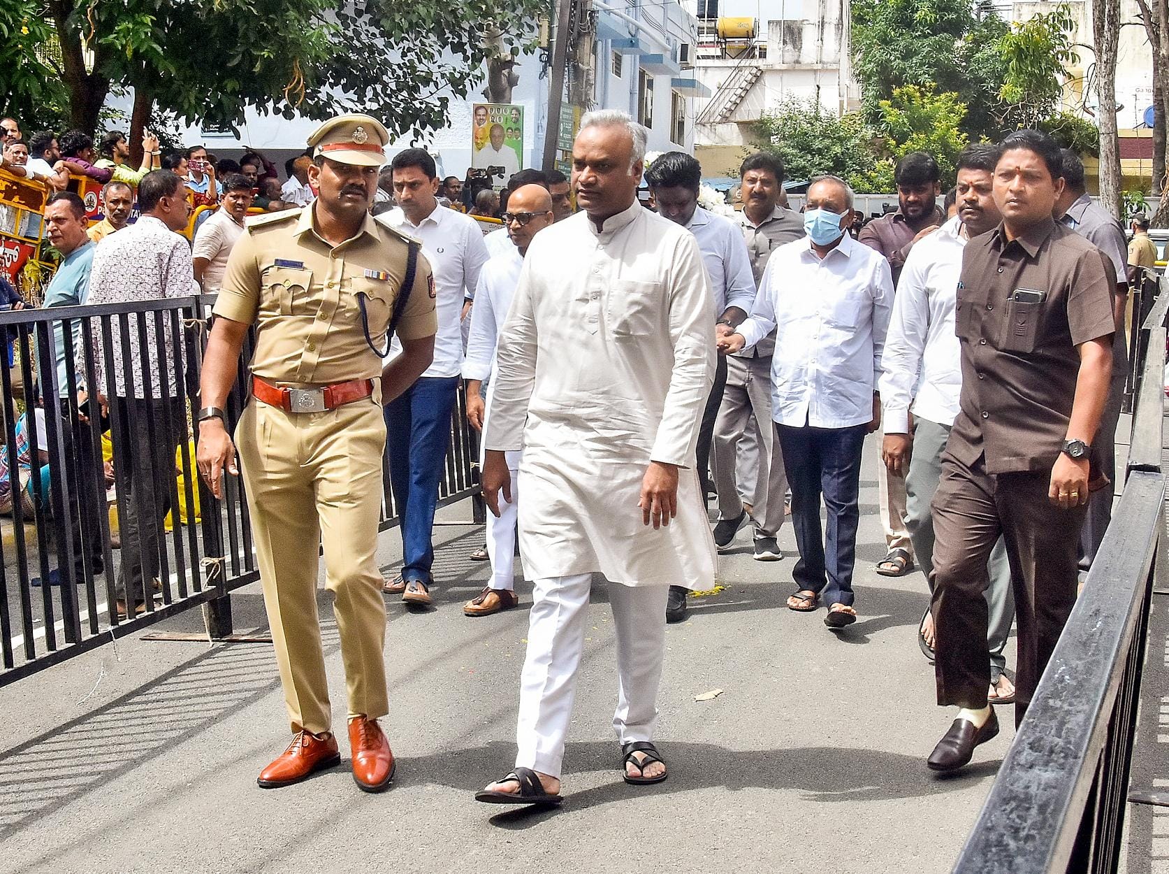 Bengaluru: Funeral procession of Chennamma Deve Gowda