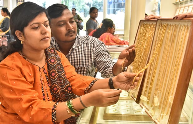 Bengaluru: People Buy Jewellery on Akshaya Tritiya