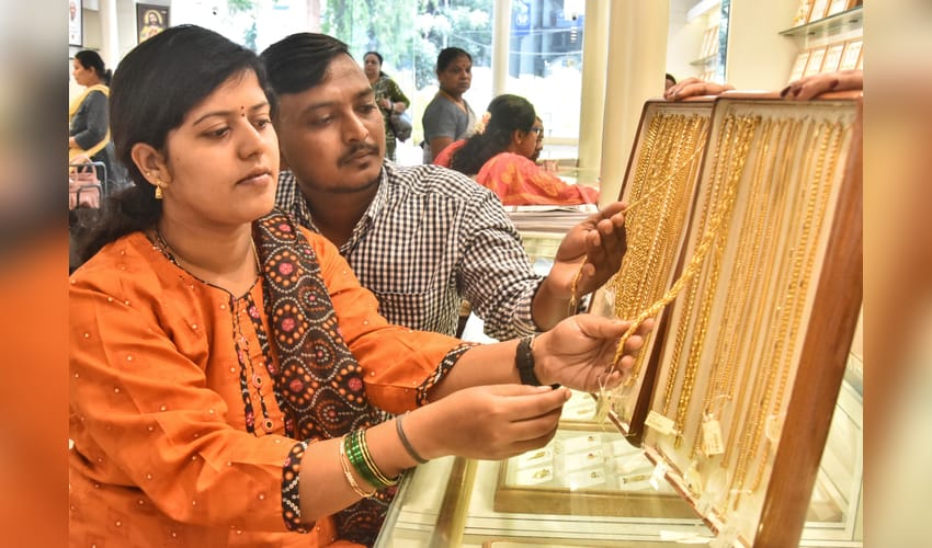 Bengaluru: People Buy Jewellery on Akshaya Tritiya