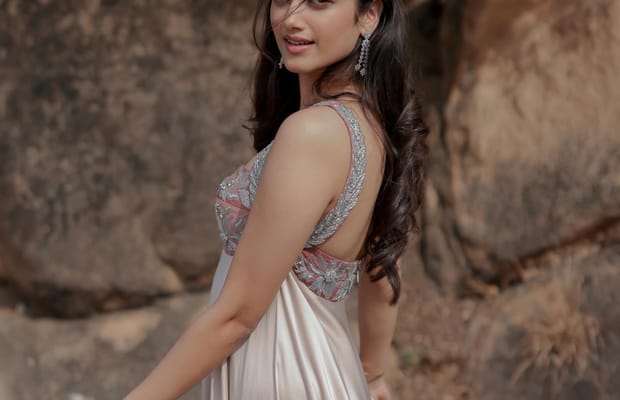 Bhagyashri Borse breaks down at 'Lenin' success meet; thanks fans for their constant motivation! (Photo: Bhagyashrii Borse/Instagram)