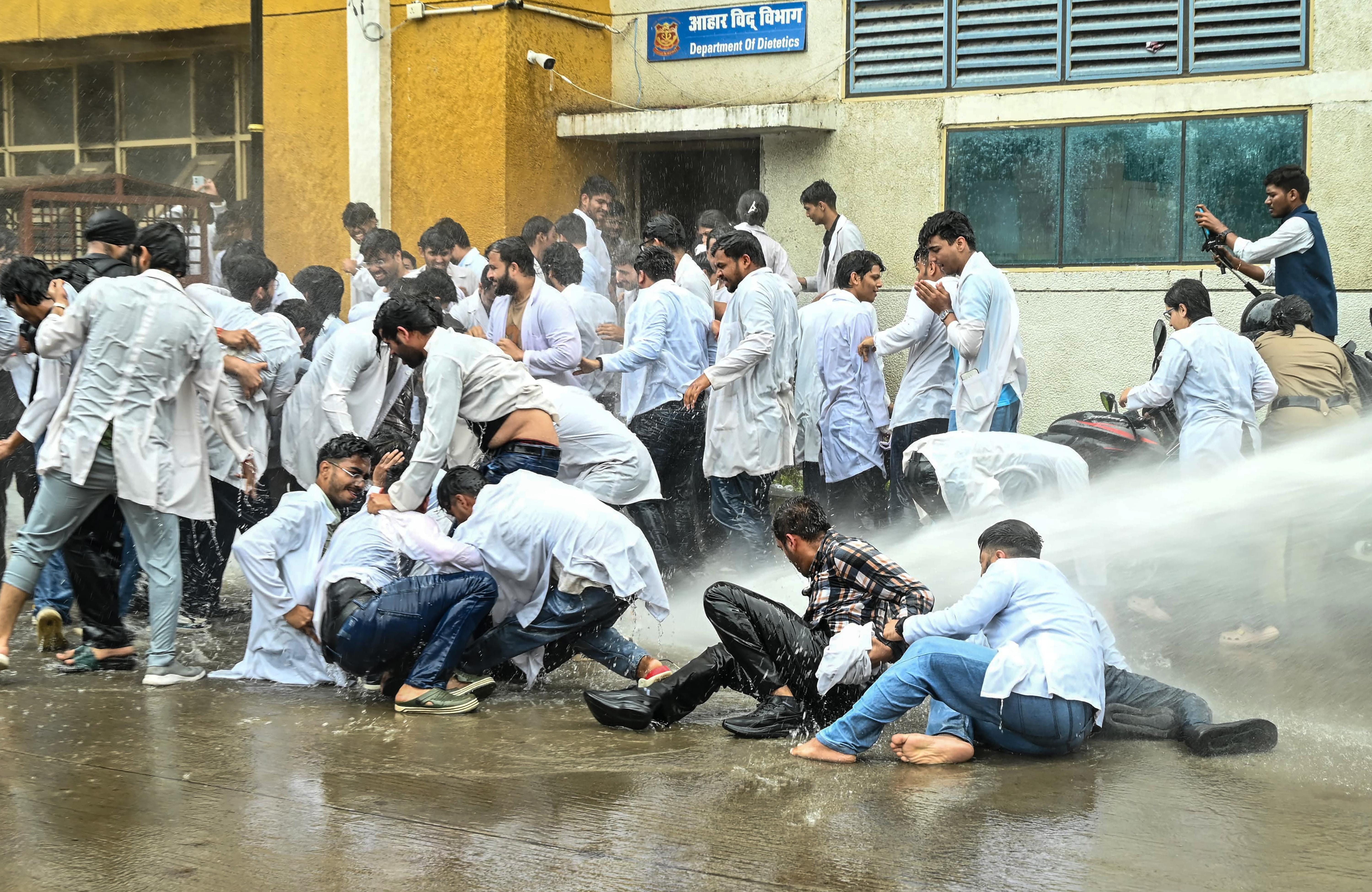 Bhopal: GMC Students Protest Over Stipend