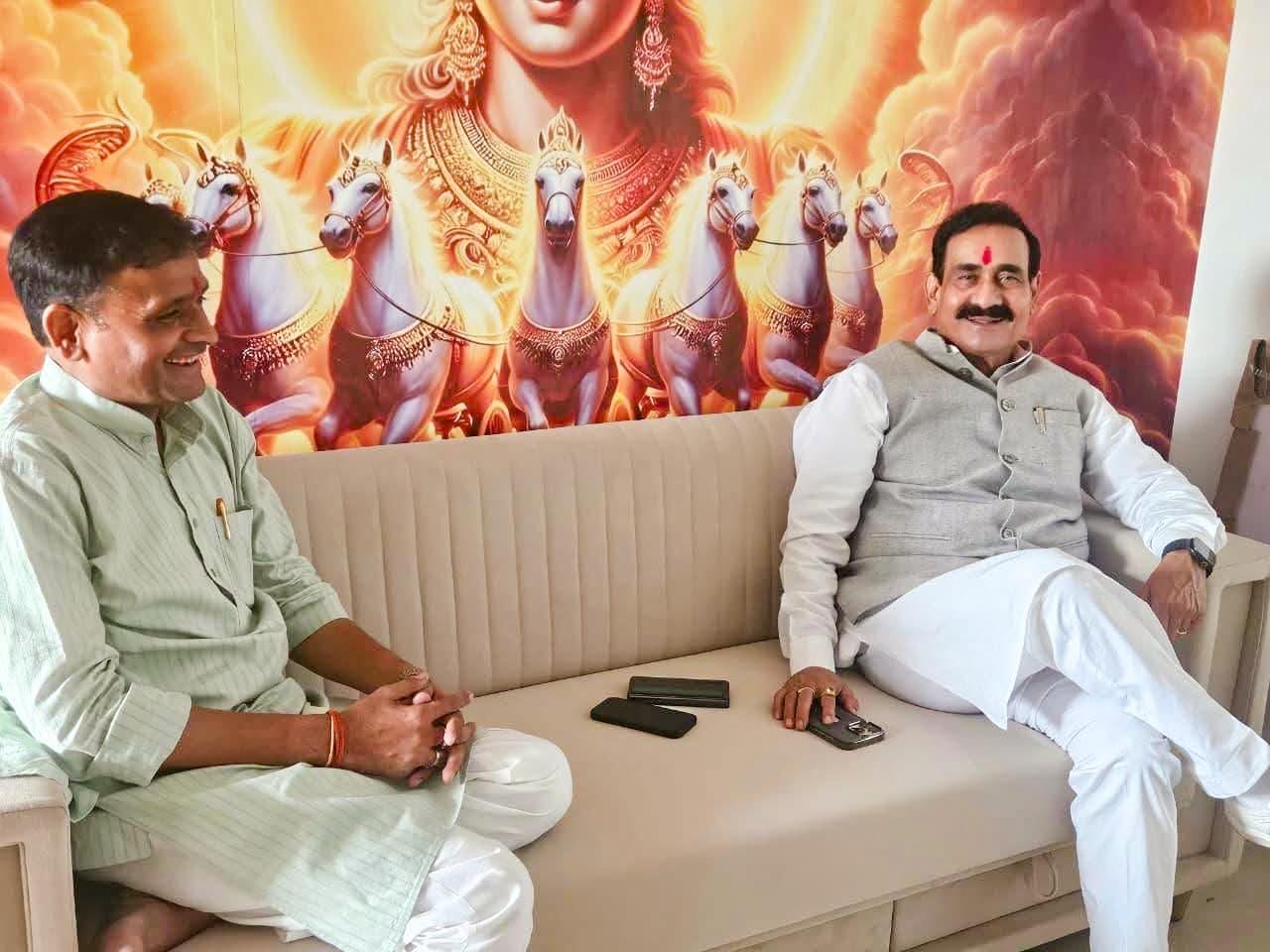 Bhopal: Narottam Mishra meets Ashutosh Tiwari