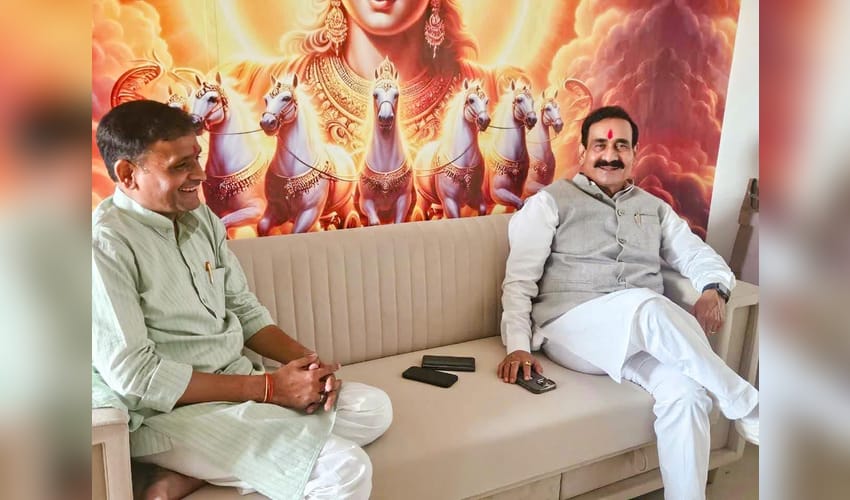 Bhopal: Narottam Mishra meets Ashutosh Tiwari