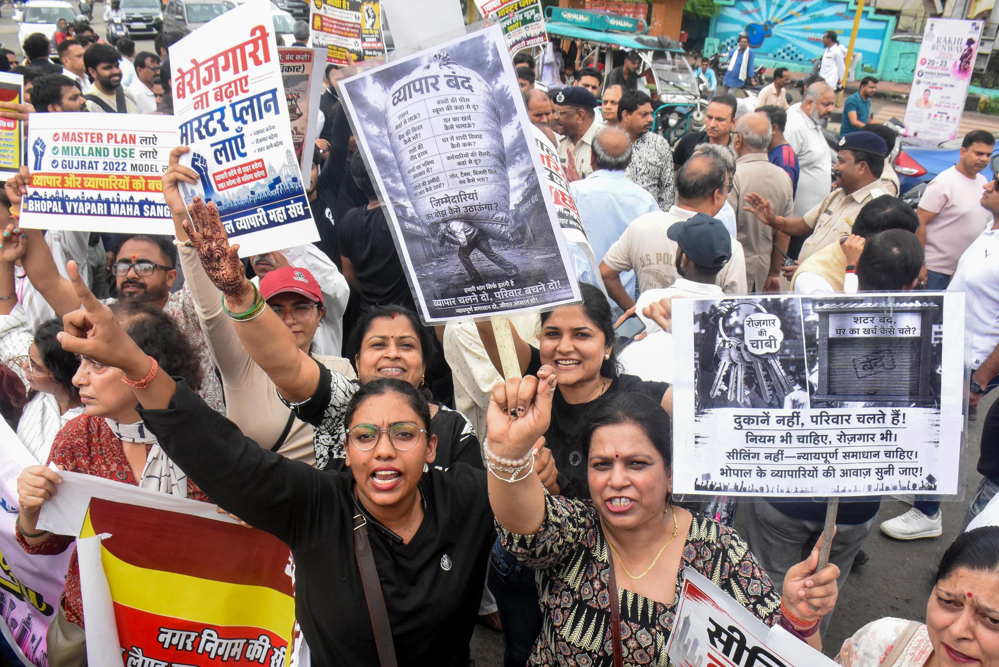 Bhopal: Traders stage protest against sealing actions