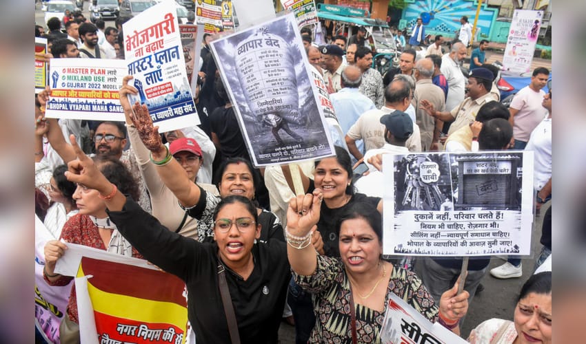 Bhopal: Traders stage protest against sealing actions