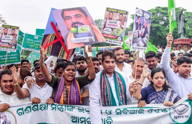 Bhubaneswar: Youth BJD Protests Over Errors in School Textbooks