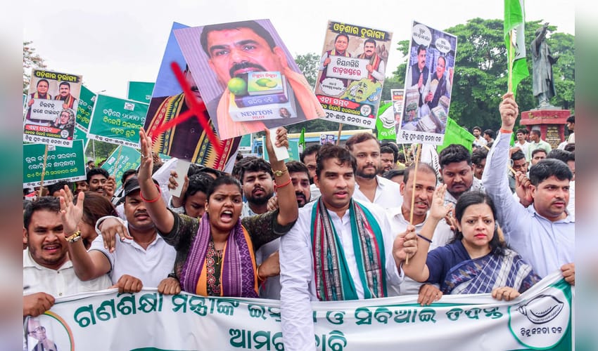 Bhubaneswar: Youth BJD Protests Over Errors in School Textbooks
