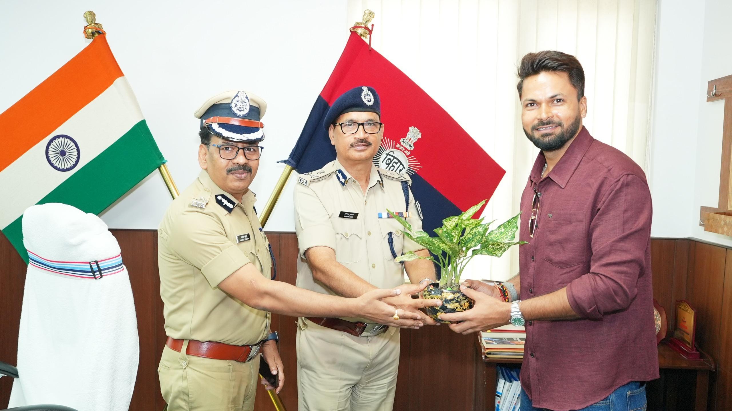 Bihar: Mukesh Kumar, Akash Deep join police after international cricket (Photo: @bihar_police/X)