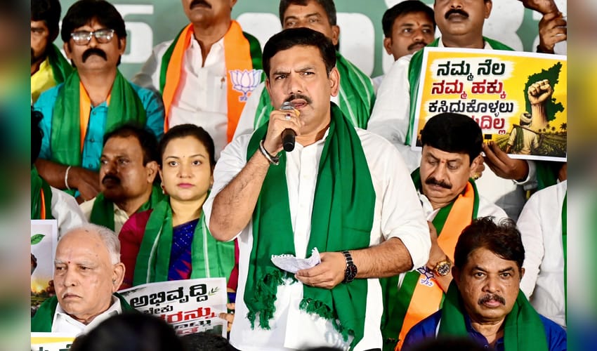 BJP attacks K’taka cabinet, questions exclusion of women (Photo: IANS)