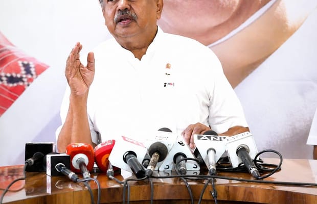 BJP shielding paper leak networks, claims K’taka Congress (Photo: IANS)