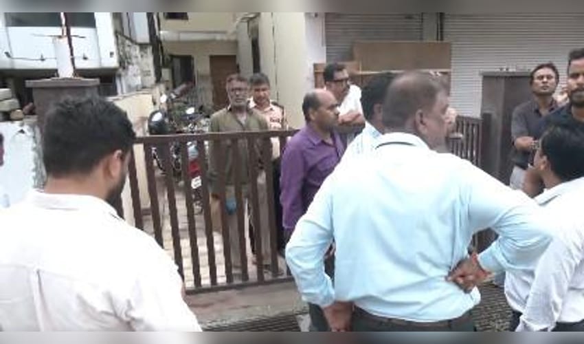 BMC issues 1,018 notices against illegal commercial units in residential areas; sealing drive continues