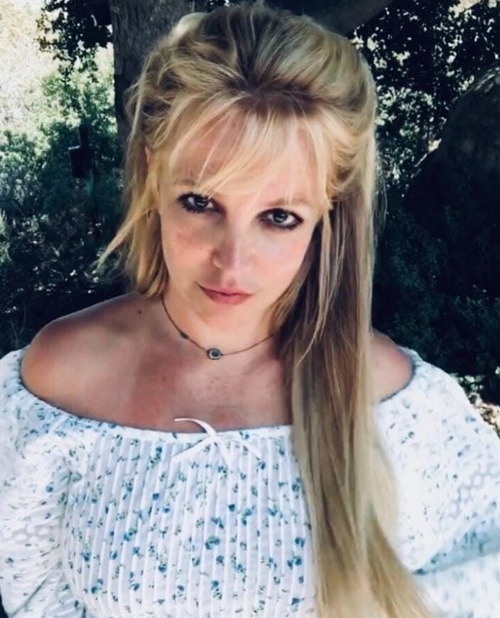 Britney Spears left eye droops down because of botched up botox procedure