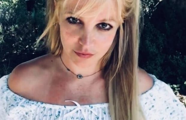 Britney Spears left eye droops down because of botched up botox procedure