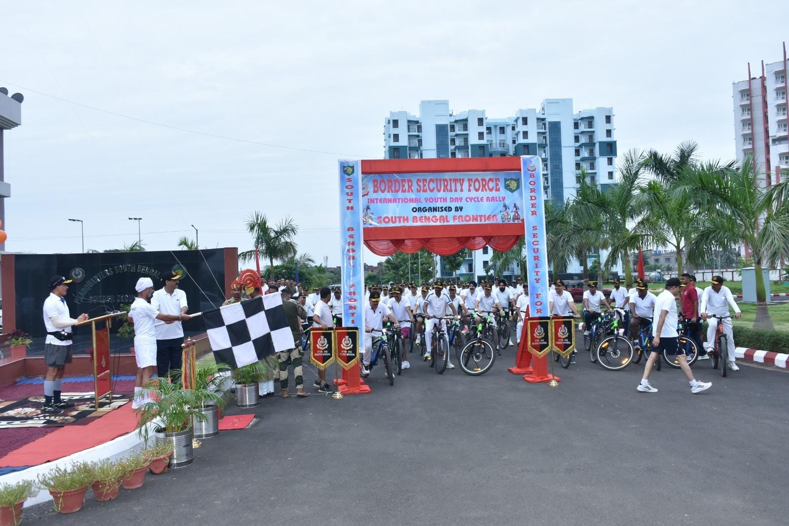 BSF cycle rally in Kolkata witnesses enthusiastic support
