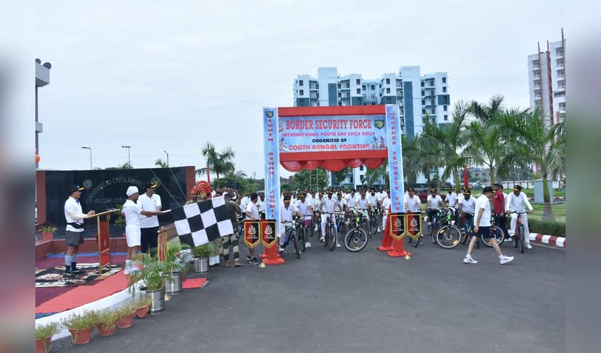 BSF cycle rally in Kolkata witnesses enthusiastic support