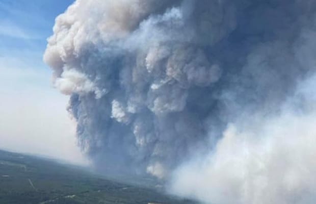 Canadian army airlifts hundreds to safety from wildfires