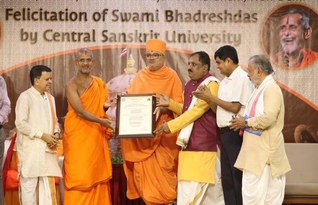 Central Sanskrit University honours BAPS scholar Swami Bhadreshdas as ‘Vedantavidya Vishwaguru’