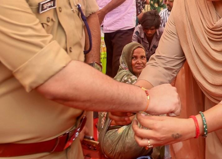 Chhattisgarh: Sisters who renounced Naxal violence tie Rakhis to soldiers, officers (Photo: IANS)