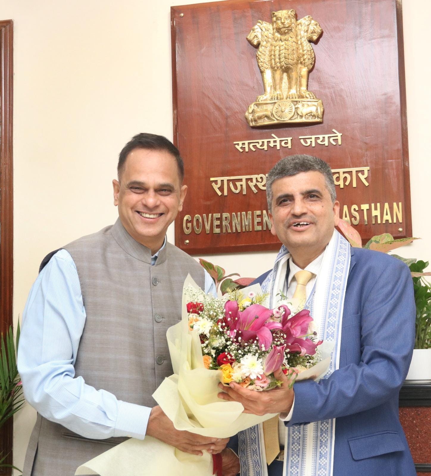 Chief Secy, IRDAI chairman discuss roadmap for 'Insurance for All by 2047' in Rajasthan