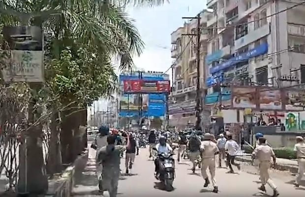 Clashes, stone-pelting during Bihar Bandh, several protesters detained