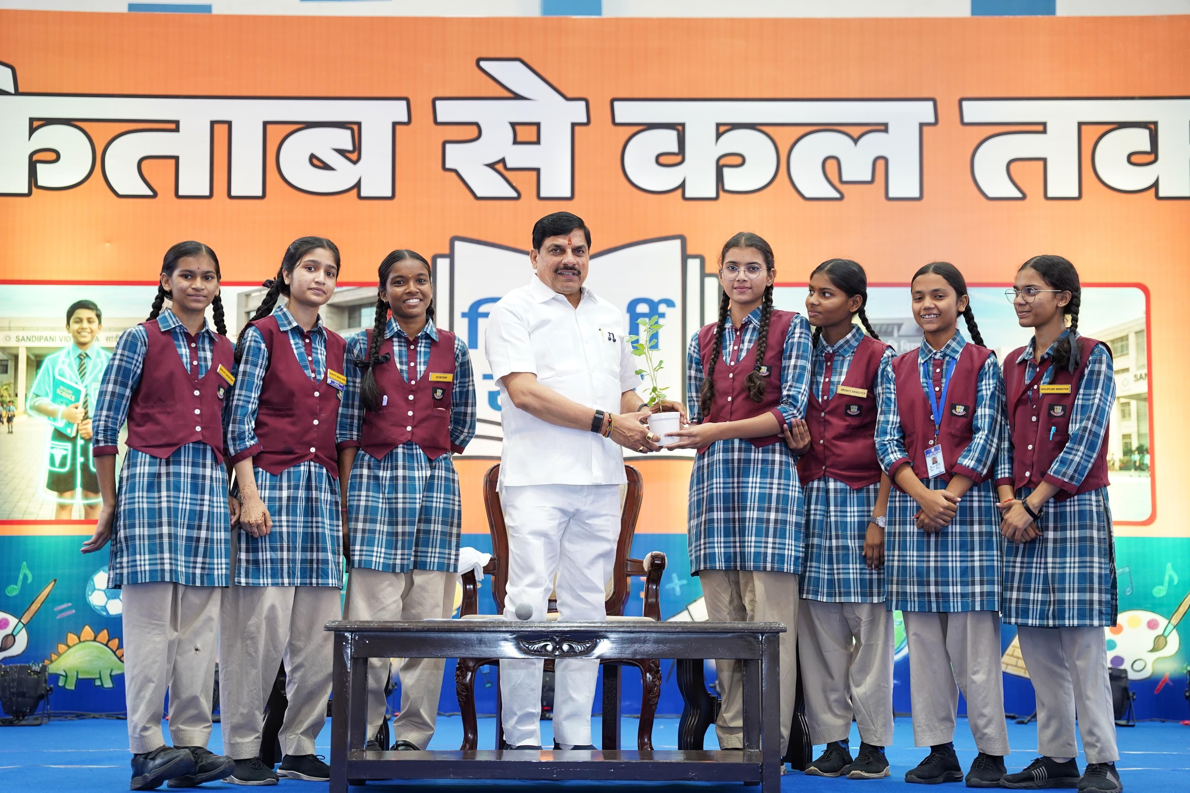 CM Mohan Yadav advises students to use AI wisely, praises student cabinet at Bhopal school 