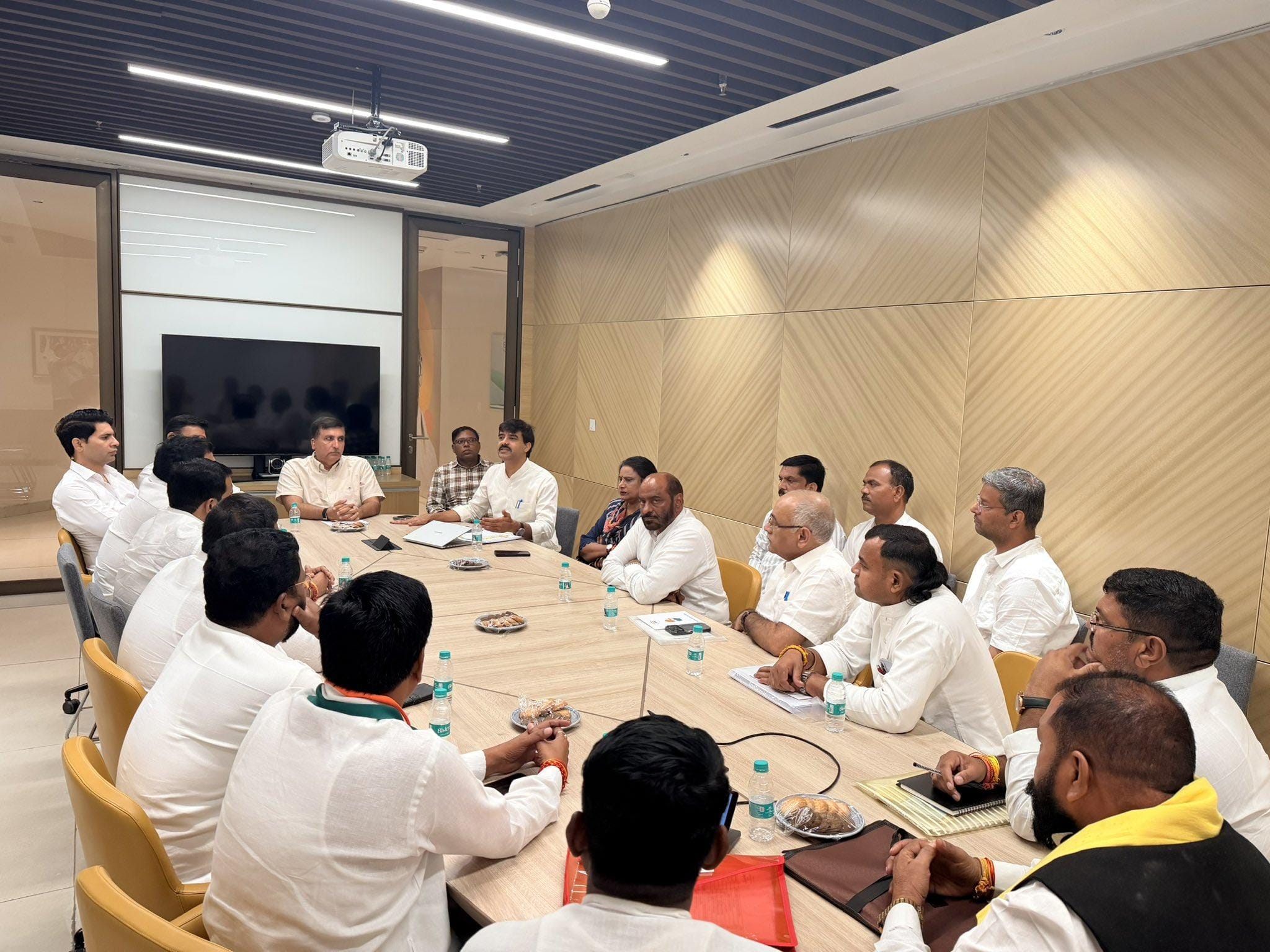 Congress dissolves all departments and cells of MPCC 