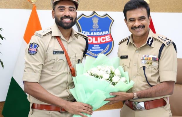 Cricketer and DSP Mohammed Siraj calls on Telangana DGP