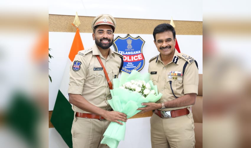 Cricketer and DSP Mohammed Siraj calls on Telangana DGP