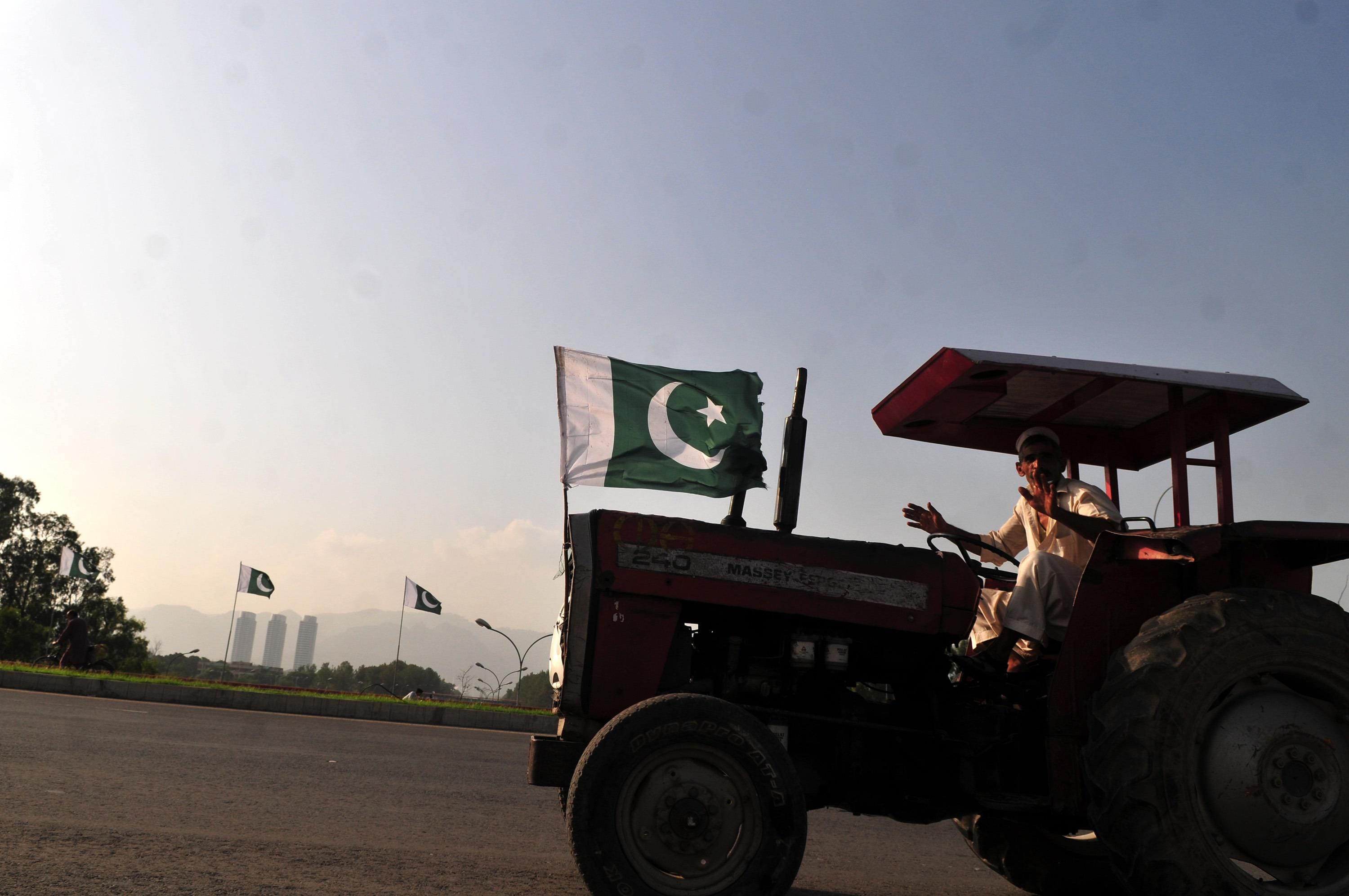 'Crony capitalism, autocratic excesses stunt Pakistan’s growth'