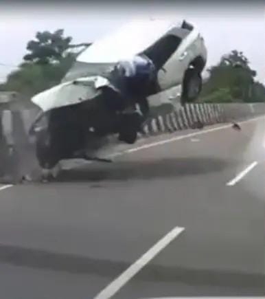 Dashcam video shows Atiq Ahmed’s son’s car losing control before deadly crash