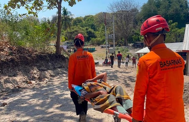 Death toll from Indonesia's 7.7-magnitude quake rises to 54