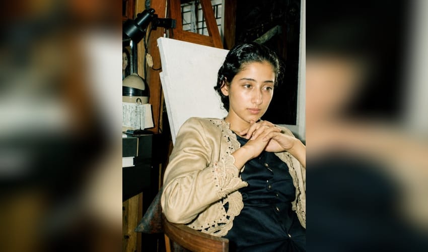 Deepti Naval shares 35 year-old throwback pic of Manisha Koirala in a ‘pensive mood’ during Saudagar days